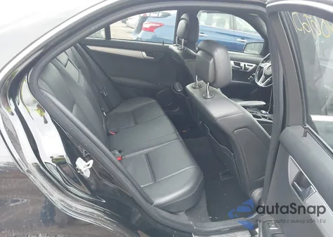 2013 Mercedes-Benz C 250 Luxury/Sport z USA, uszkodzony, nr VIN WDDGF4HB7DR295826